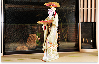 Elegant dances of the Maiko